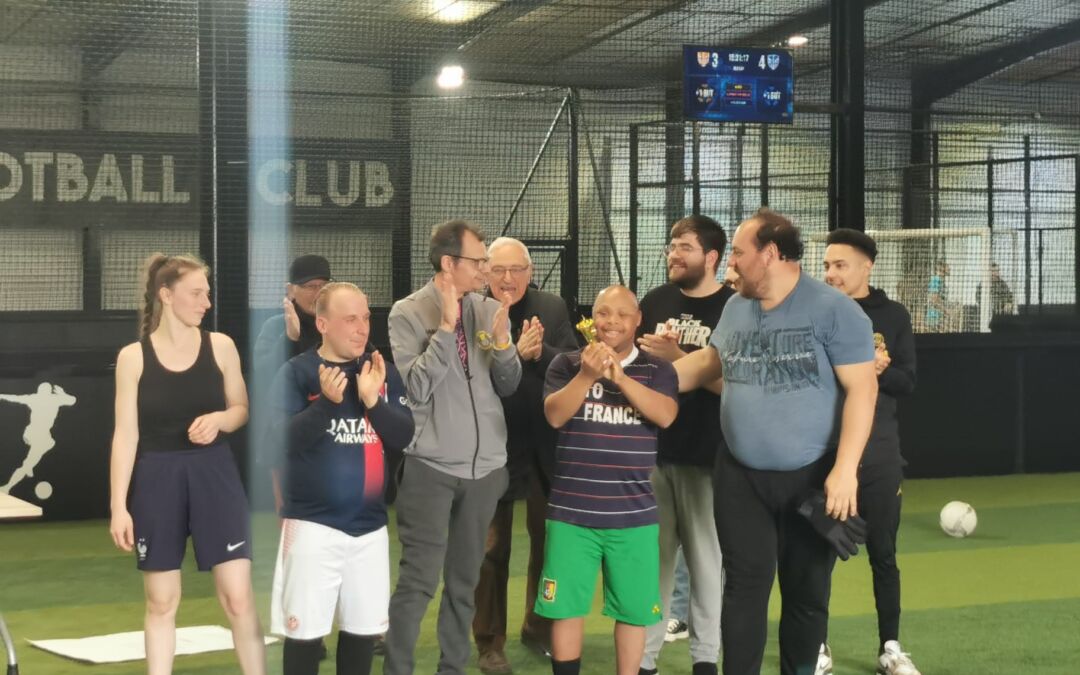 Initiation au Foot à 5 organisé par 2 éducateurs du pôle Habitat du Mantois